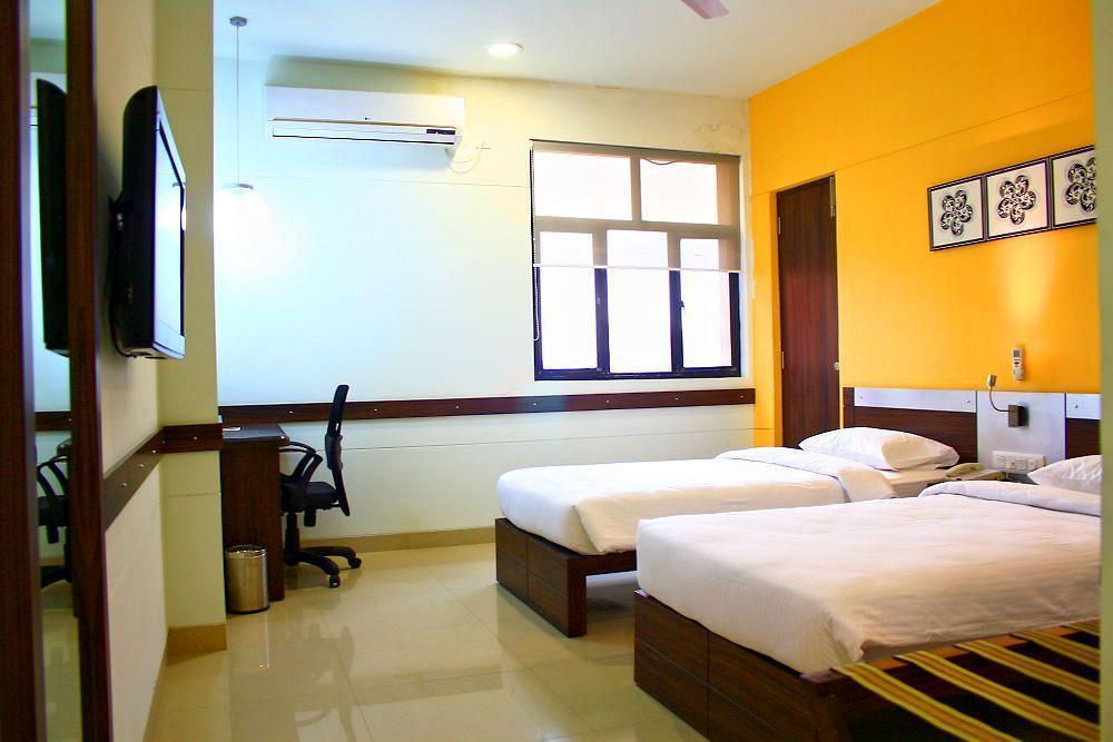 Hotel Manesar คูร์เคาน์ ภายนอก รูปภาพ