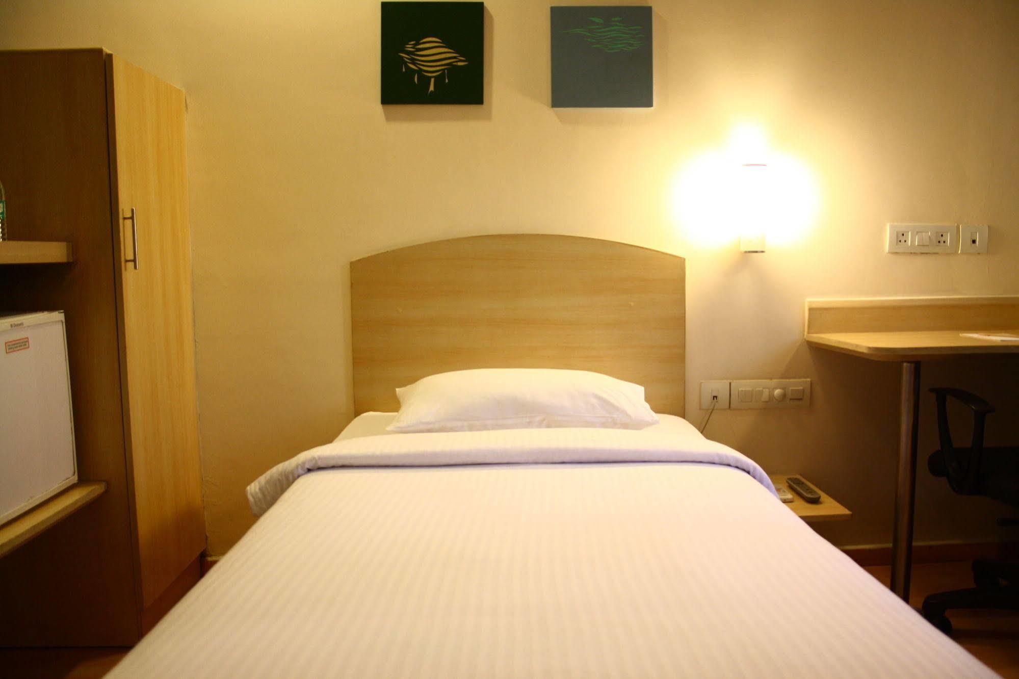 Hotel Manesar คูร์เคาน์ ภายนอก รูปภาพ